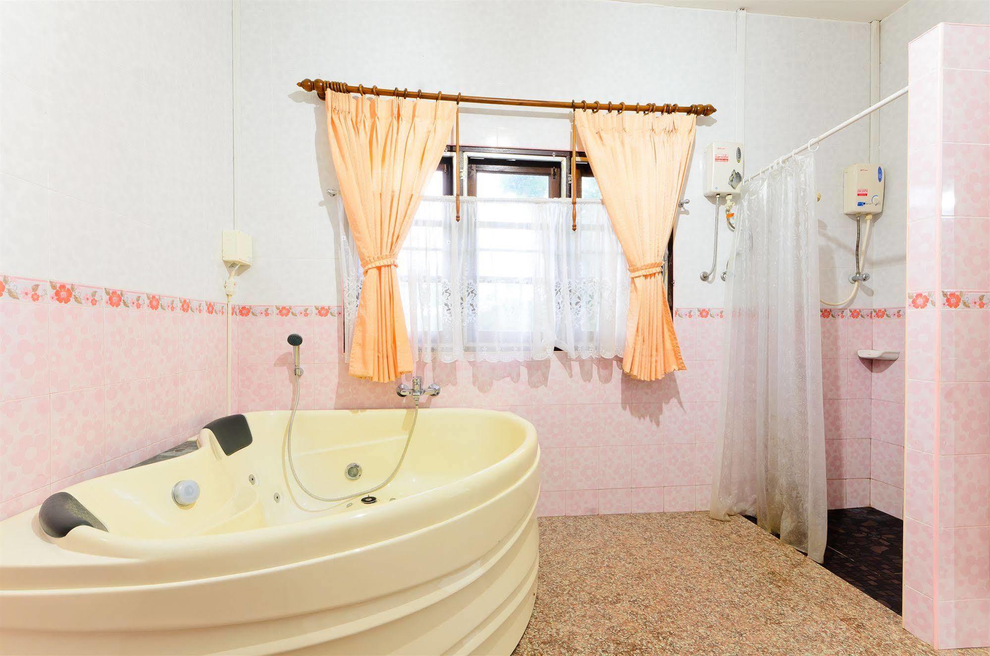 Sananwan Beach B&B Bangszaphannoj Kültér fotó